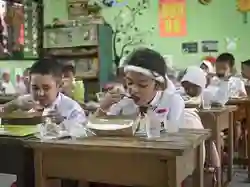 Jakarta Mulai Dapatkan Makanan Bergizi Gratis Hari Ini, Menu Termasuk Ayam Teriyaki